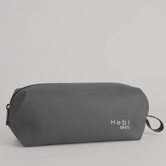 Oxford Bag Hebi Skin grigio antracite con logo minimalista bianco e maniglia laterale